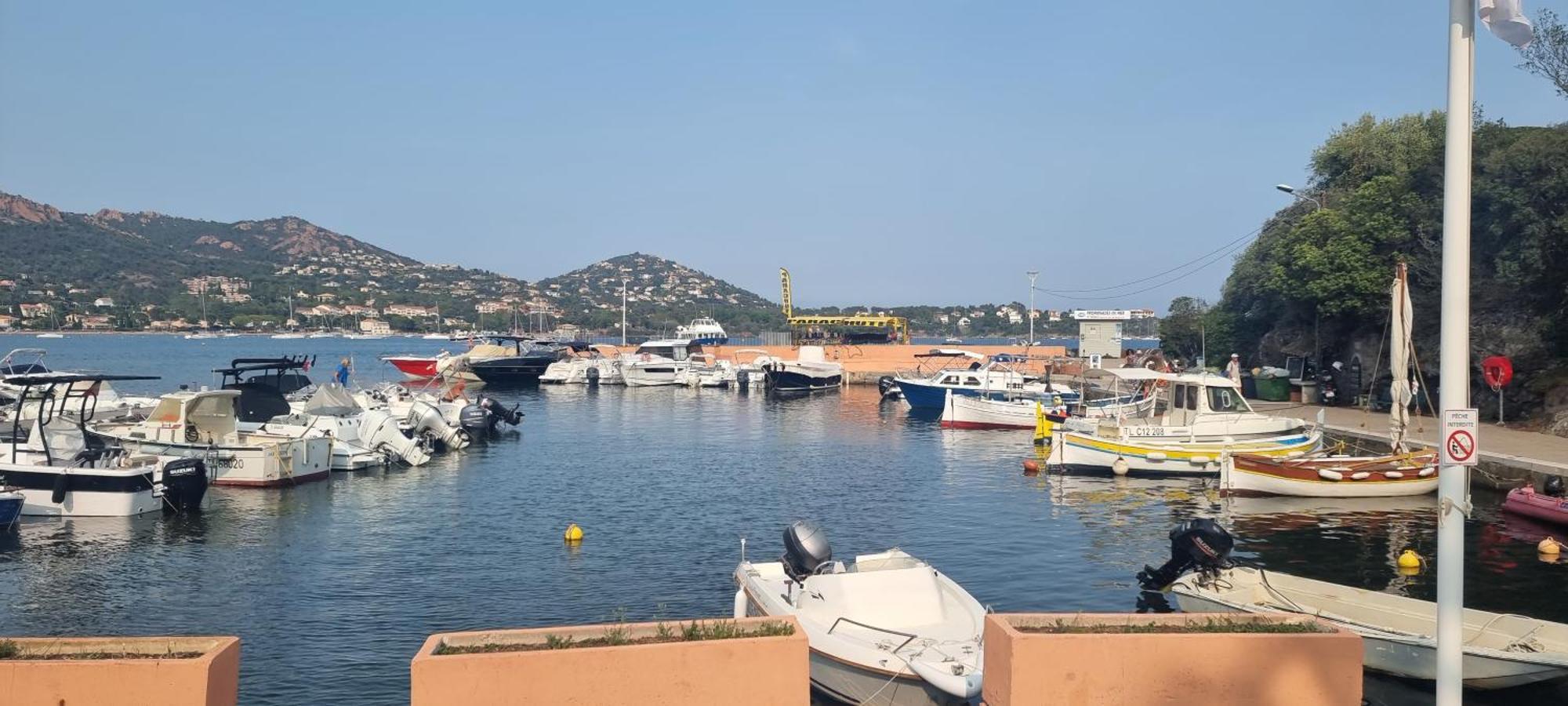 Agay Cap Esterel Village Allee Fleurs - F2 Clim Vue Golf Et Mer - Grande Terrasse Plein Sud Saint-Raphaël Exterior foto