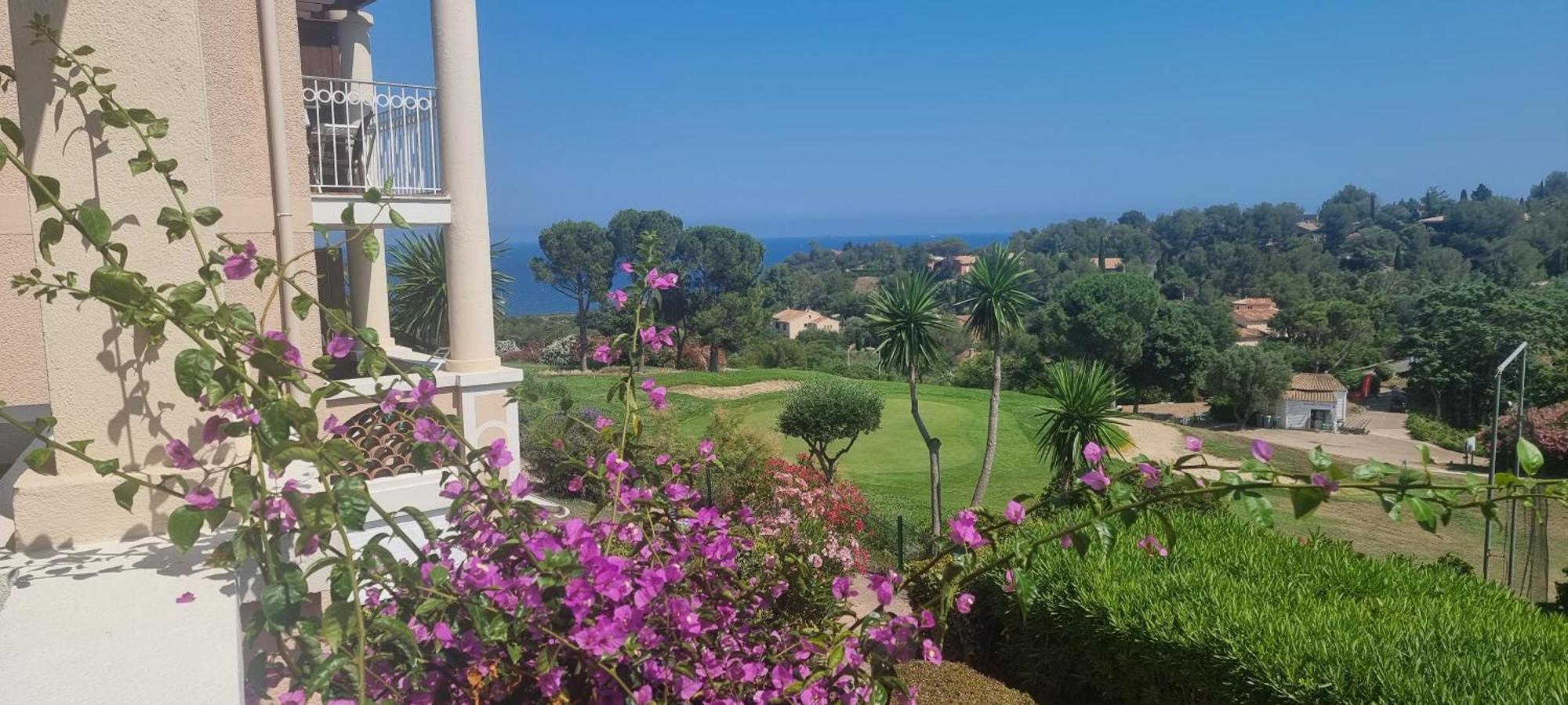 Agay Cap Esterel Village Allee Fleurs - F2 Clim Vue Golf Et Mer - Grande Terrasse Plein Sud Saint-Raphaël Exterior foto