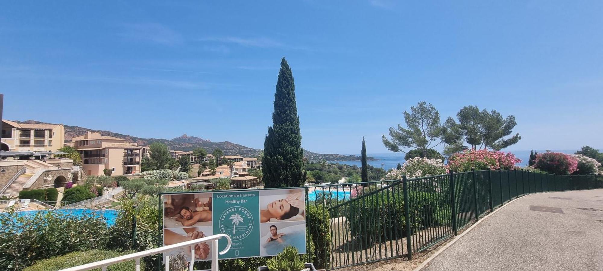 Agay Cap Esterel Village Allee Fleurs - F2 Clim Vue Golf Et Mer - Grande Terrasse Plein Sud Saint-Raphaël Exterior foto