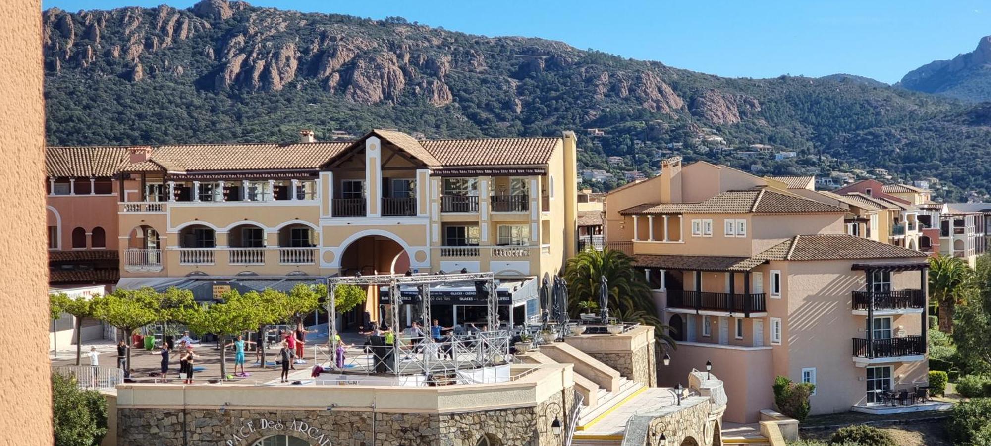 Agay Cap Esterel Village Allee Fleurs - F2 Clim Vue Golf Et Mer - Grande Terrasse Plein Sud Saint-Raphaël Exterior foto